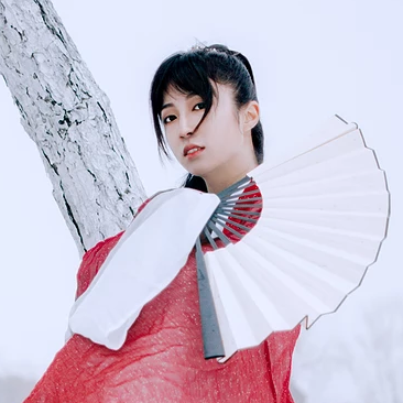 初雪紅衣俠客女生頭像，唯美古風真人頭像