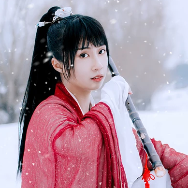 初雪紅衣俠客女生頭像，唯美古風真人頭像