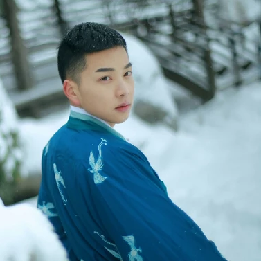 雪地禪意男生頭像，唯美古風真人頭像