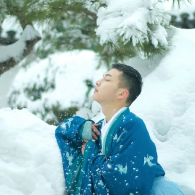 雪地禪意男生頭像，唯美古風真人頭像