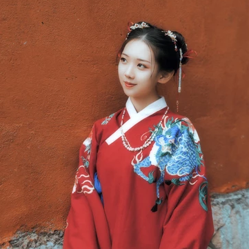 古典紅衣漢服帶團(tuán)扇女生頭像，唯美古風(fēng)頭像