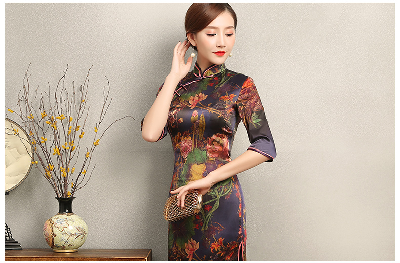 百花齊放優(yōu)雅旗袍，深紫色印花旗袍裙