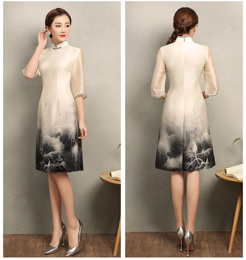 水墨荷花印花旗袍，淡雅米白色中式旗袍裙