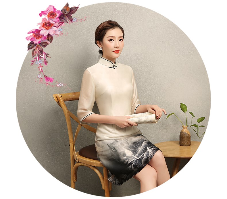 水墨荷花印花旗袍，淡雅米白色中式旗袍裙