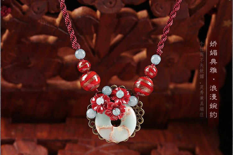 嬌媚典雅鎖骨鏈，醉花月項(xiàng)鏈?zhǔn)罪? src="/wenxue/d/file/bigpic/190404/04/13-1P22Q51218.jpg" / data-uBW9="l6r5Ln"><br / data-UHHF="wd63qy">
	<img alt=