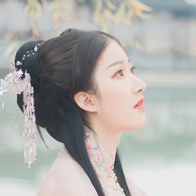 粉衣帶團(tuán)扇女生頭像，淡雅唯美古風(fēng)真人頭像