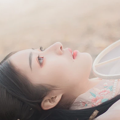 粉衣帶團(tuán)扇女生頭像，淡雅唯美古風(fēng)真人頭像