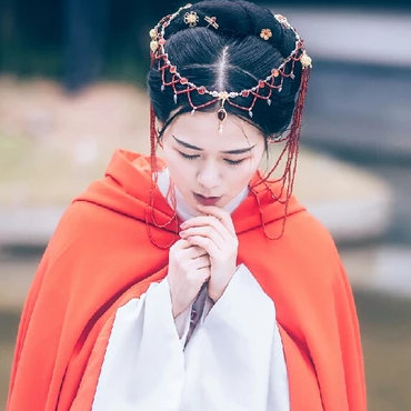 木蘭花開帶琴女生頭像，唯美古風(fēng)真人頭像