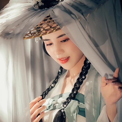 素雅笠紗女生頭像，唯美古風真人頭像