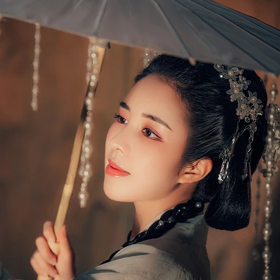 素雅笠紗女生頭像，唯美古風真人頭像