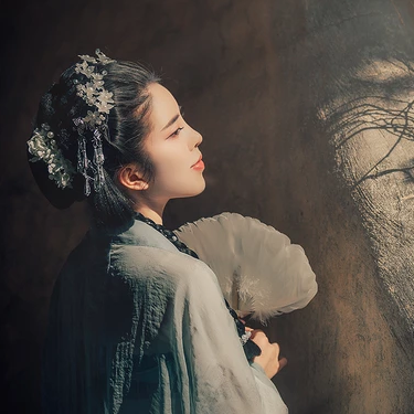 素雅笠紗女生頭像，唯美古風真人頭像