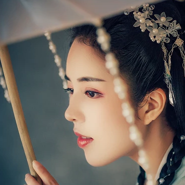 素雅笠紗女生頭像，唯美古風真人頭像