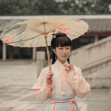 清新帶傘粉色披風(fēng)女生頭像，唯美古風(fēng)頭像