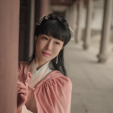 清新帶傘粉色披風(fēng)女生頭像，唯美古風(fēng)頭像