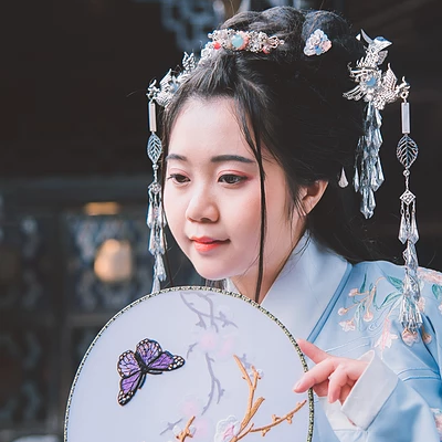 文藝藍(lán)衣帶團(tuán)扇女生頭像，唯美古風(fēng)真人頭像