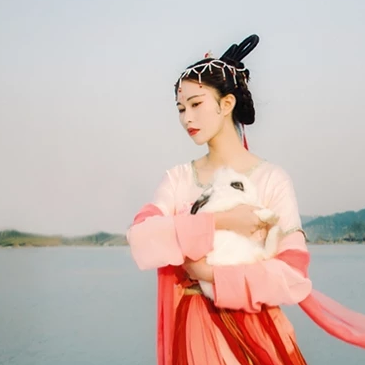 紅傘抱寵物女生頭像，唯美古風(fēng)真人頭像