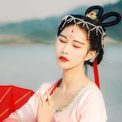 紅傘抱寵物女生頭像，唯美古風(fēng)真人頭像