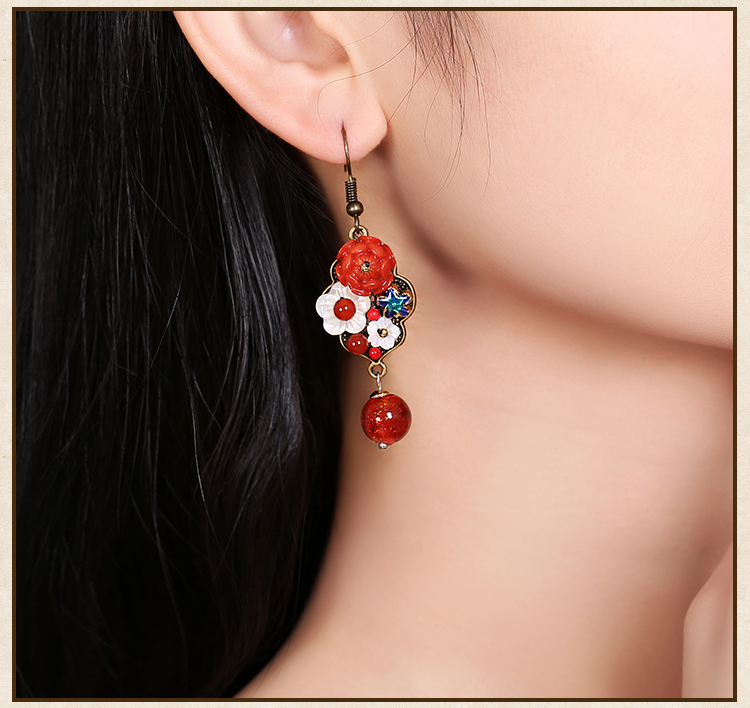 紅色民族風(fēng)耳環(huán)，復(fù)古長(zhǎng)款喜慶古風(fēng)吊墜耳環(huán)