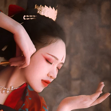 嬌艷紅傘女生頭像，唯美古風真人頭像