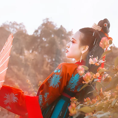 嬌艷紅傘女生頭像，唯美古風真人頭像