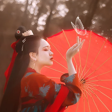 嬌艷紅傘女生頭像，唯美古風真人頭像