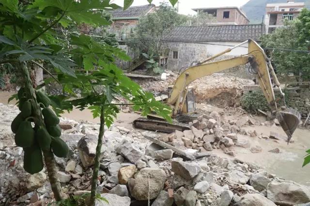 古山重水云間，細(xì)水長(zhǎng)流吸引你