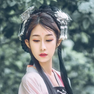 粉蝶花朵帶團(tuán)扇女生頭像，唯美古風(fēng)真人頭像