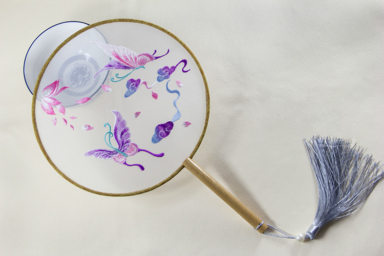 淡雅蝶舞刺繡團扇，淡紫復(fù)古繡花工藝扇子