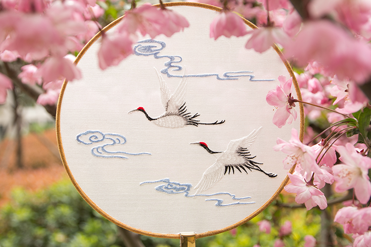 福壽雙鶴刺繡團(tuán)扇，典雅韻味刺繡工藝扇子