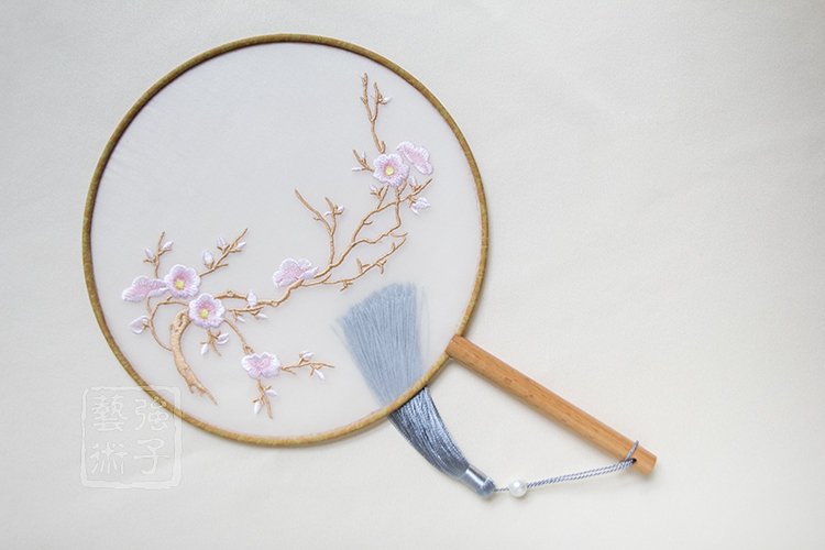 清新桃花刺繡團(tuán)扇，粉色韻味繡花宮扇工藝扇子