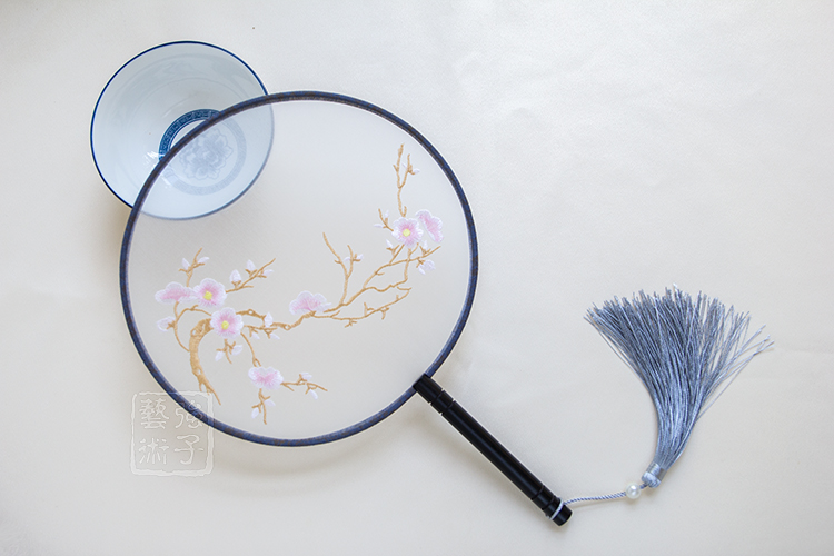 清新桃花刺繡團(tuán)扇，粉色韻味繡花宮扇工藝扇子