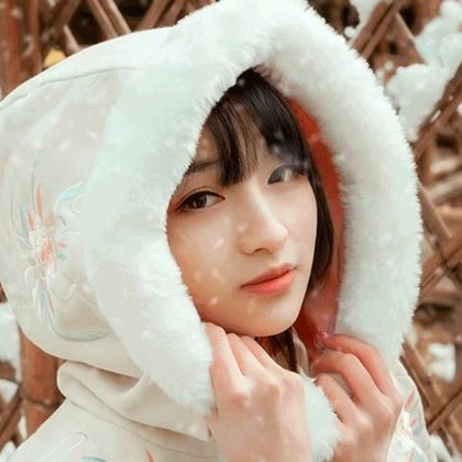 白雪飄落清新氣質(zhì)女生頭像，唯美古風真人頭像