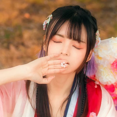 如花似夢(mèng)帶傘女生頭像，唯美古風(fēng)真人頭像