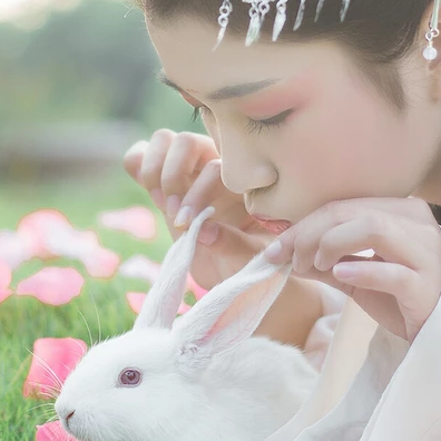 清新迷人帶寵物女生頭像，唯美古風(fēng)真人頭像