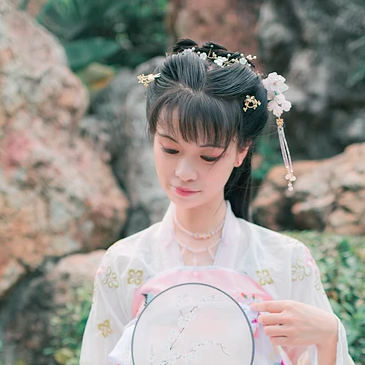 清新氣質(zhì)帶團(tuán)扇女生頭像，唯美古風(fēng)真人頭像