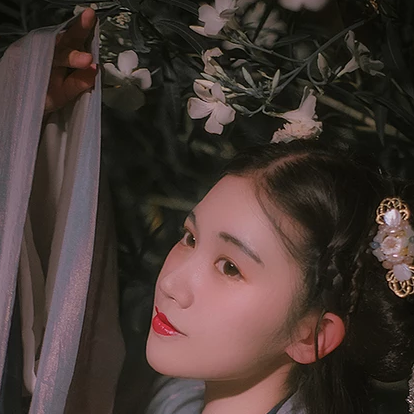 夜晚迷人花朵女生頭像，唯美古風(fēng)真人頭像