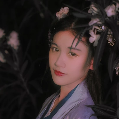 夜晚迷人花朵女生頭像，唯美古風(fēng)真人頭像