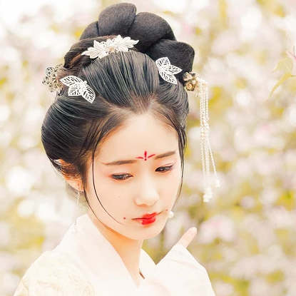 氣質(zhì)花朵帶傘女生頭像，唯美古風(fēng)真人頭像