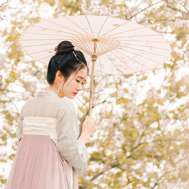 氣質(zhì)花朵帶傘女生頭像，唯美古風(fēng)真人頭像