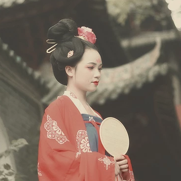 唐園帶團(tuán)扇女生頭像，唯美古風(fēng)真人頭像