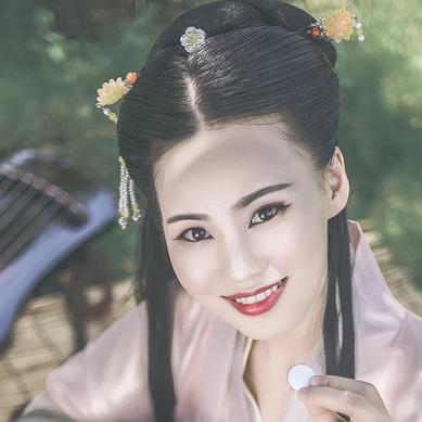 文藝氣息帶團(tuán)扇女生頭像，唯美古風(fēng)真人頭像