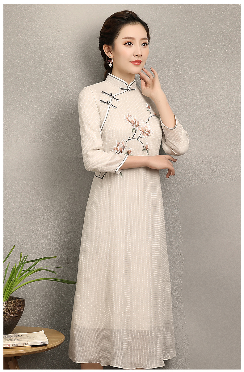 蘭花刺繡素雅旗袍，米白色中長款旗袍裙