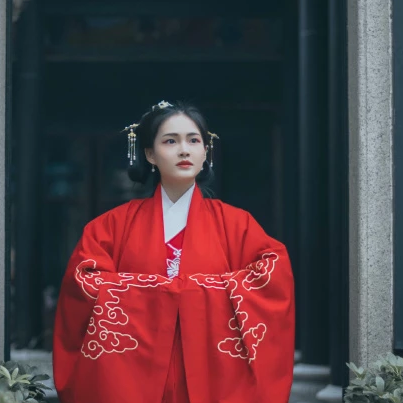 文藝紅衣帶團(tuán)扇女生頭像，唯美古風(fēng)真人頭像