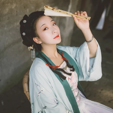 古典氣息帶傘女生頭像，唯美古風(fēng)真人頭像