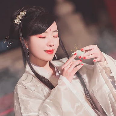 優(yōu)雅提燈品酒女生頭像，唯美古風(fēng)真人頭像