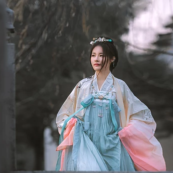 春風(fēng)飄逸女生頭像，唯美古風(fēng)真人頭像