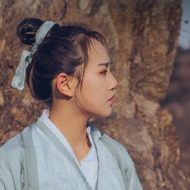 逍遙江湖帶兵器女生頭像，唯美古風(fēng)真人頭像