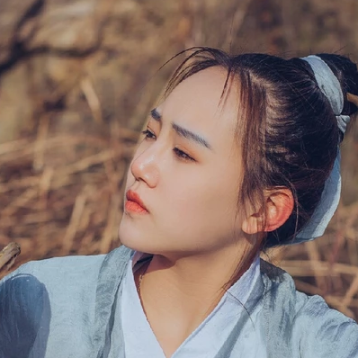 逍遙江湖帶兵器女生頭像，唯美古風(fēng)真人頭像