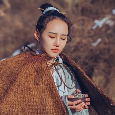 逍遙江湖帶兵器女生頭像，唯美古風(fēng)真人頭像