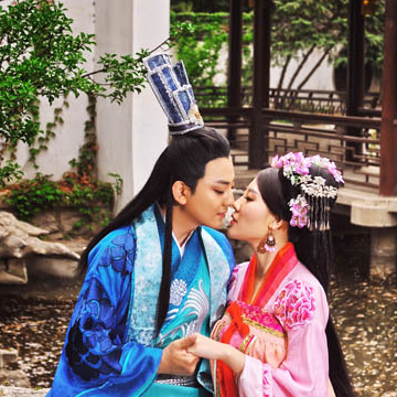 桃花飛舞甜蜜情侶頭像，唯美古風(fēng)真人頭像